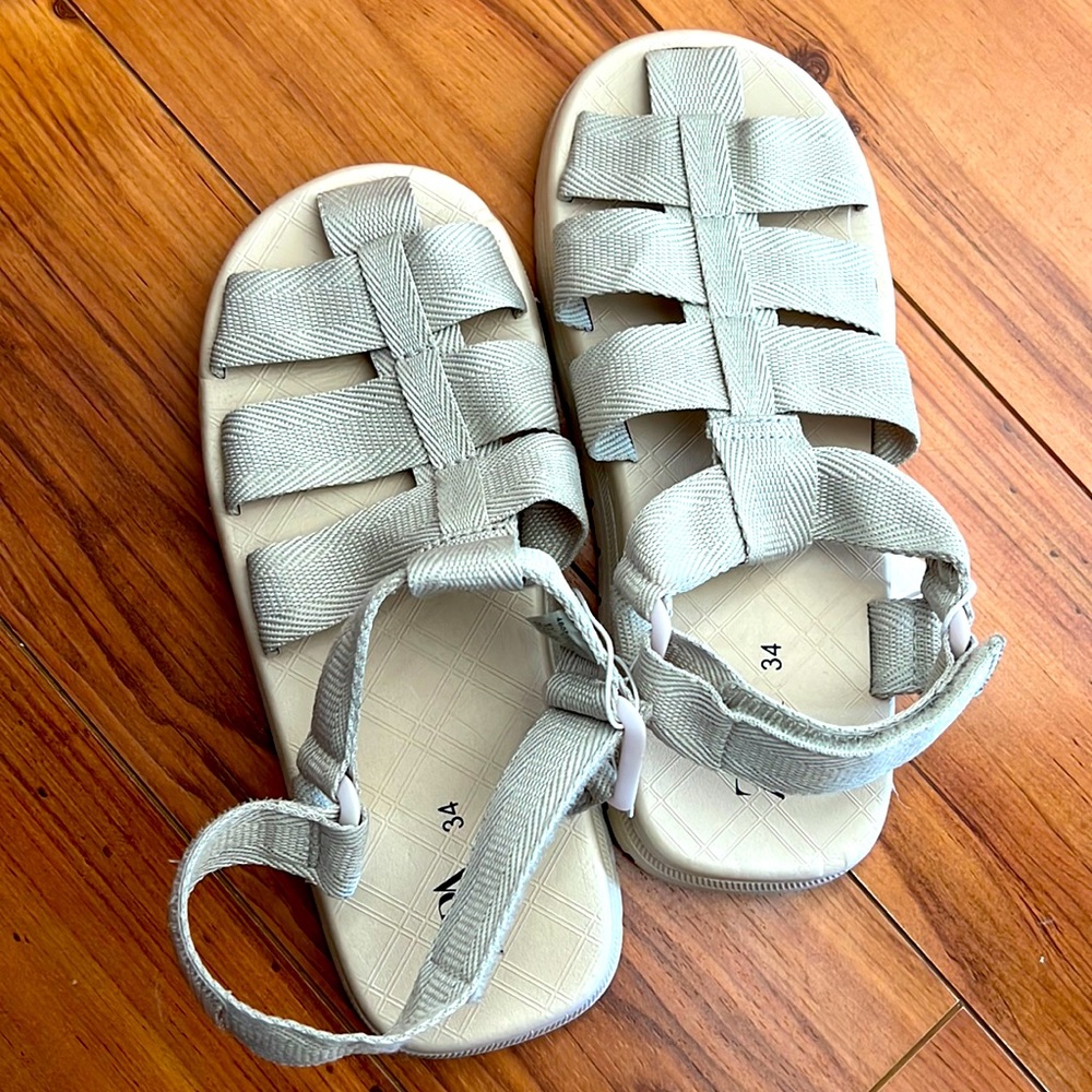 Zara Kids rubber sandal size 2.5